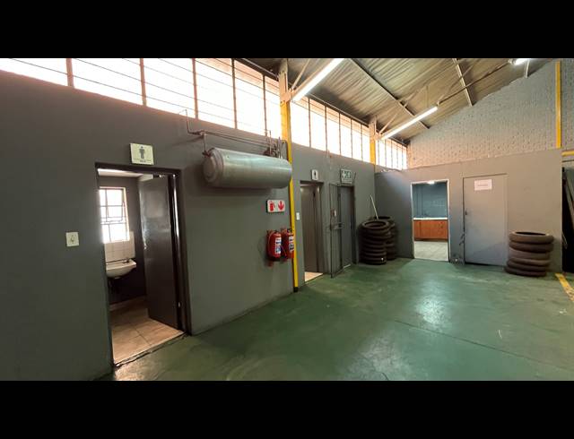 301M² WAREHOUSE FOR SALE IN ISANDO